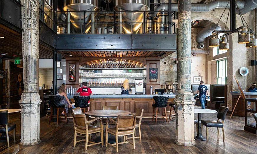 PHONG<p>工业风餐厅设计