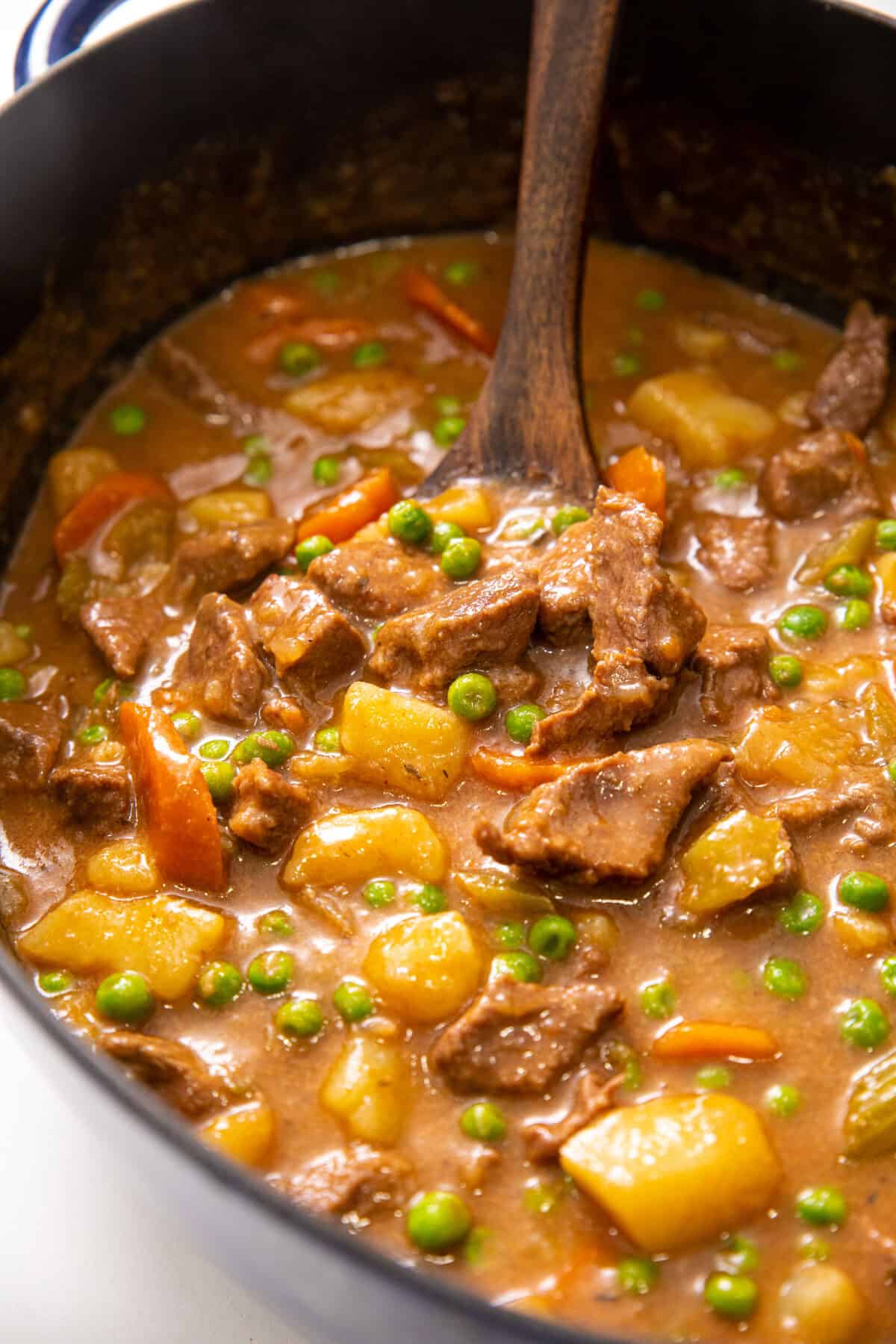 Beef stew is all about the seasoning! Make your own beef stew seasoning at home, instead of buying a package! Store this in the cupboard and use whenever you make stew. #thekitchenmagpie #easyrecipes #beefstew beef stew in a Dutch oven