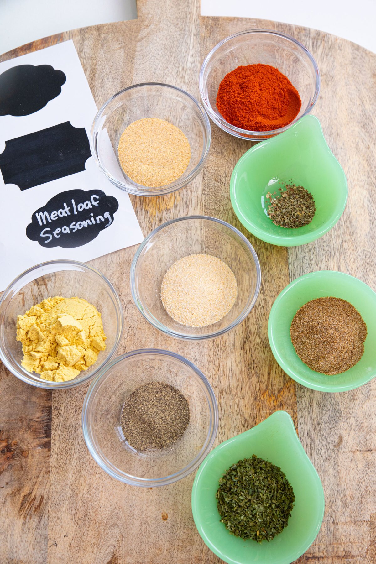 Save some money by making homemade meatloaf seasoning and storing it in a jar in your cupboard, ready to use for meatloaf any time. #thekitchenmagpie #meatloaf #comfortfood #meatloafseasoning ingredients for meatloaf seasoning
