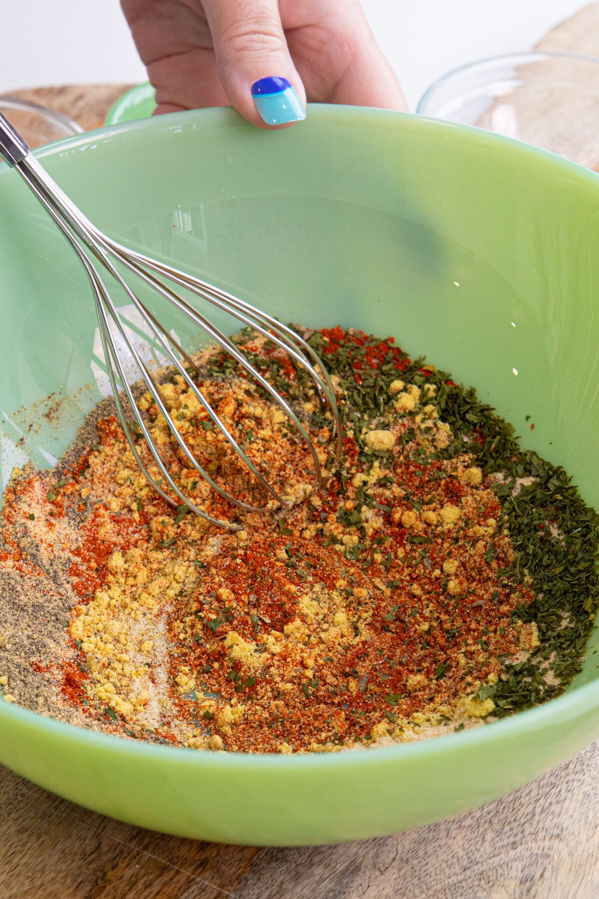 Whisk together these spices for meatloaf, store them in a jar and you have homemade meatloaf seasoning ready to go.. #thekitchenmagpie #meatloaf #comfortfood #meatloafseasoning whisking seasonings for meatloaf